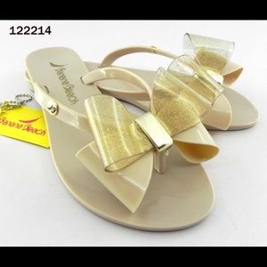 Beautiful flip flops (all brand new)